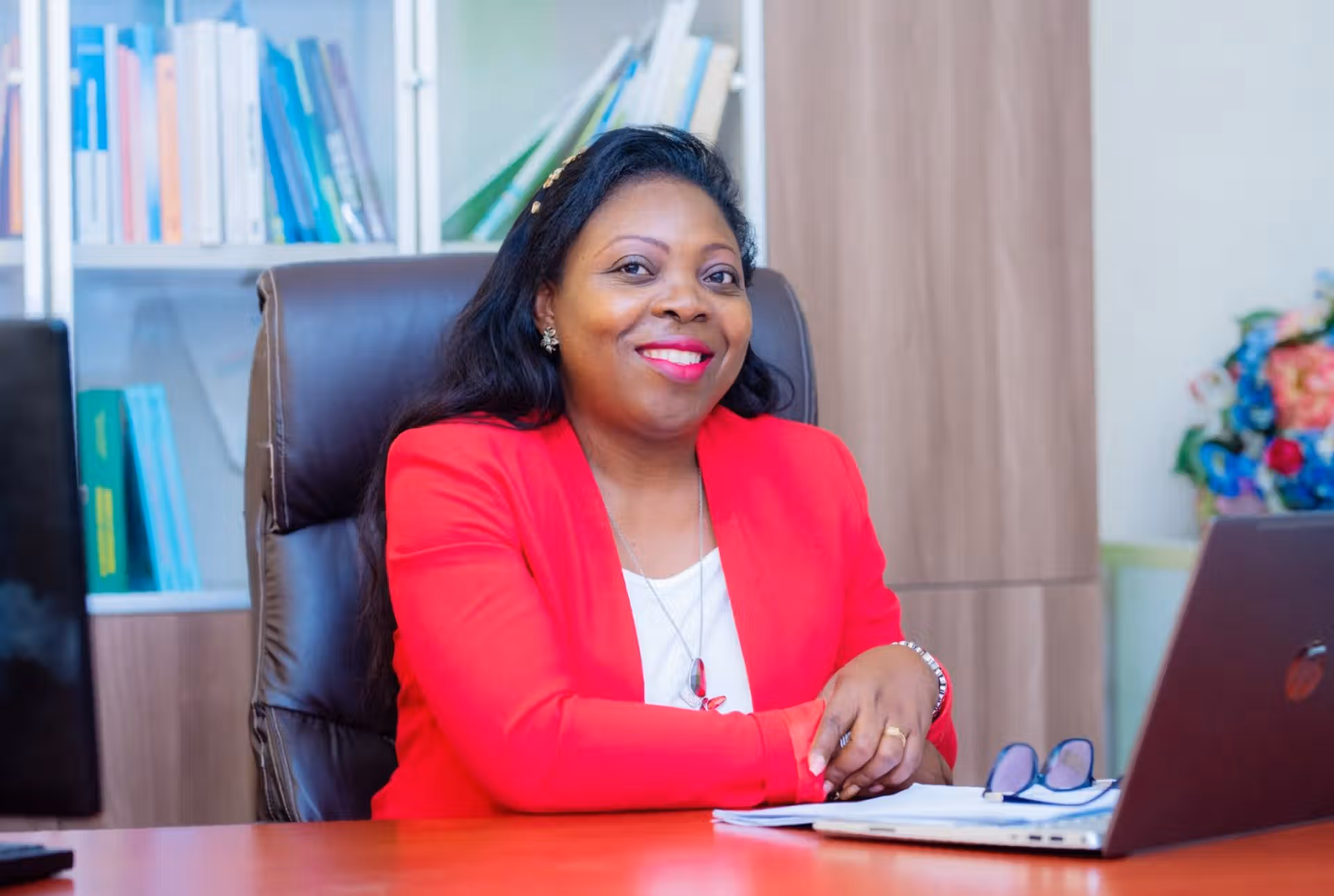 Lire la suite à propos de l’article Viviane Ondoua Biwole, l’universitaire camerounaise dont la voix tranche dans le débat public africain
