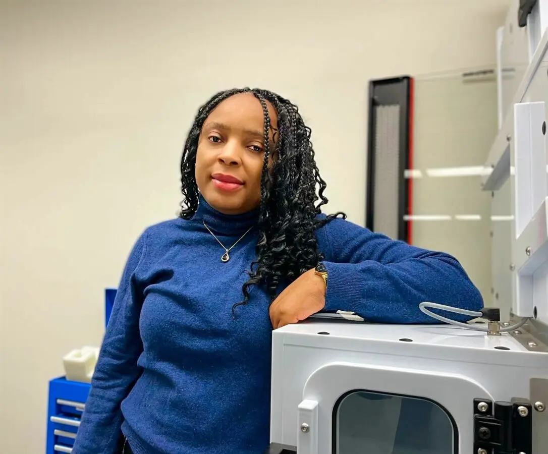 Read more about the article Alvine Kamaha: the green, red, and yellow gem of global physics